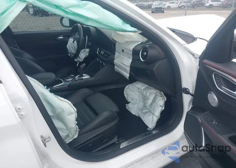 2023 Alfa Romeo Giulia Estrema Rwd z USA, uszkodzony, nr VIN ZARFAMBN5P7669024